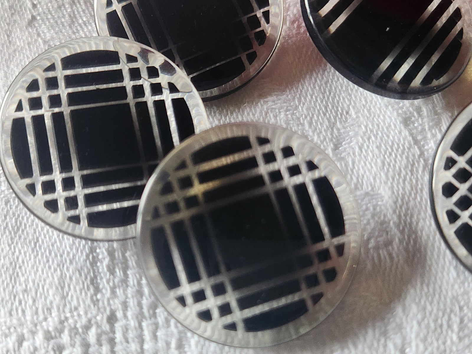 Lot 5 gros boutons vintage quadrillé noir  pied 2,7 cm ref 3306