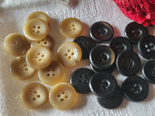 Lot 23 boutons vintage marron 2 serie trous 1,7 cm ref 2633
