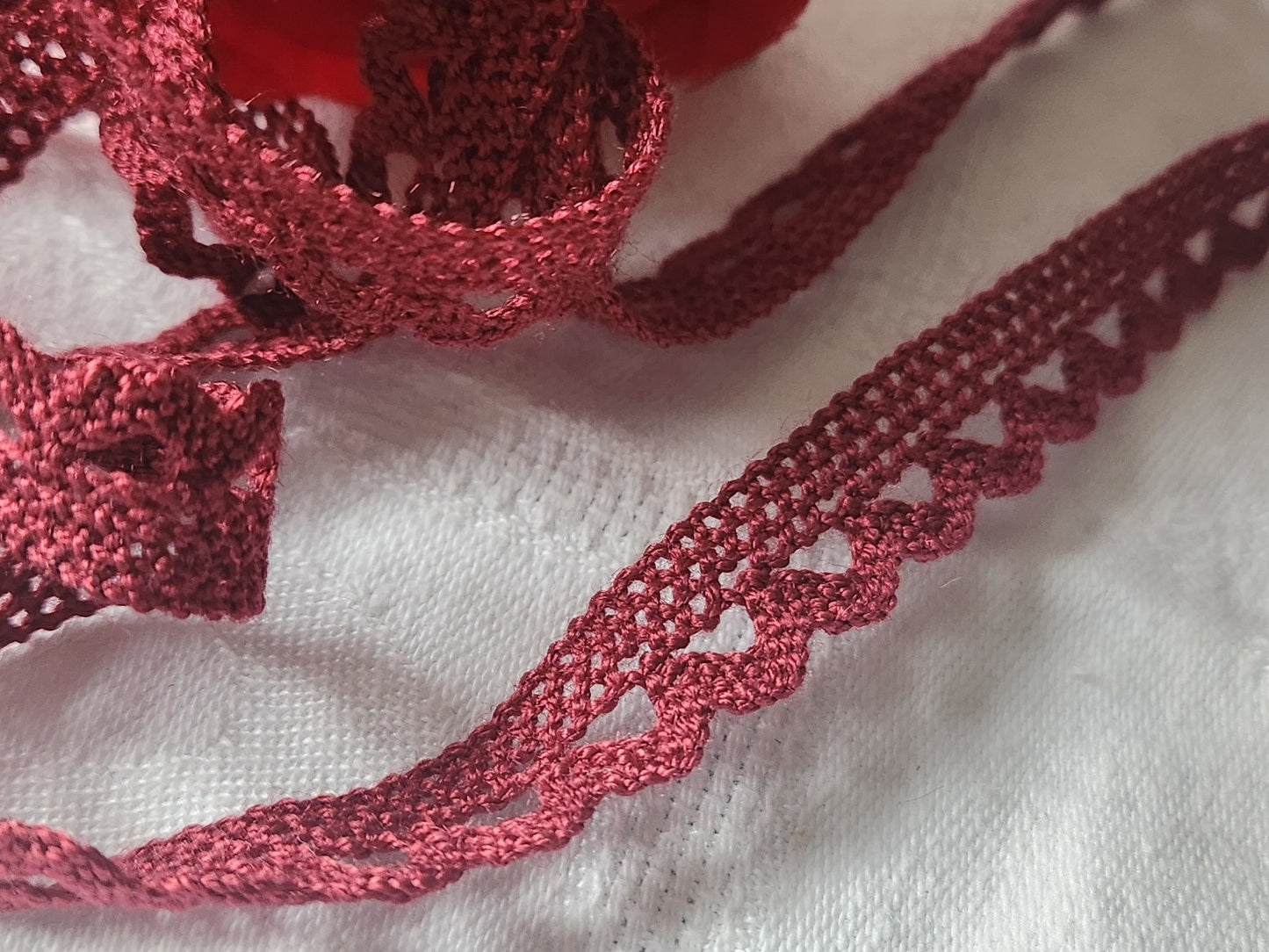 Dentelle vintage rouge lie de vin coton 3 métres sur 1,2 cm A1