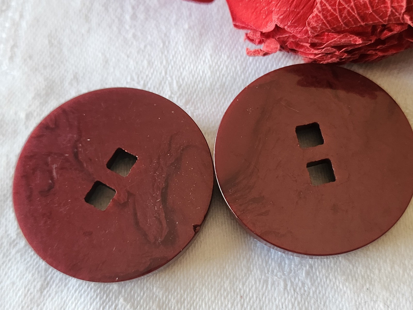 Duo gros boutons vintage rouge foncé épais 3,6 cm G14J