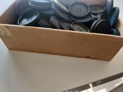Gros lot environ 150 boutons vintage XXL mat 3,7 à 4,3 cm