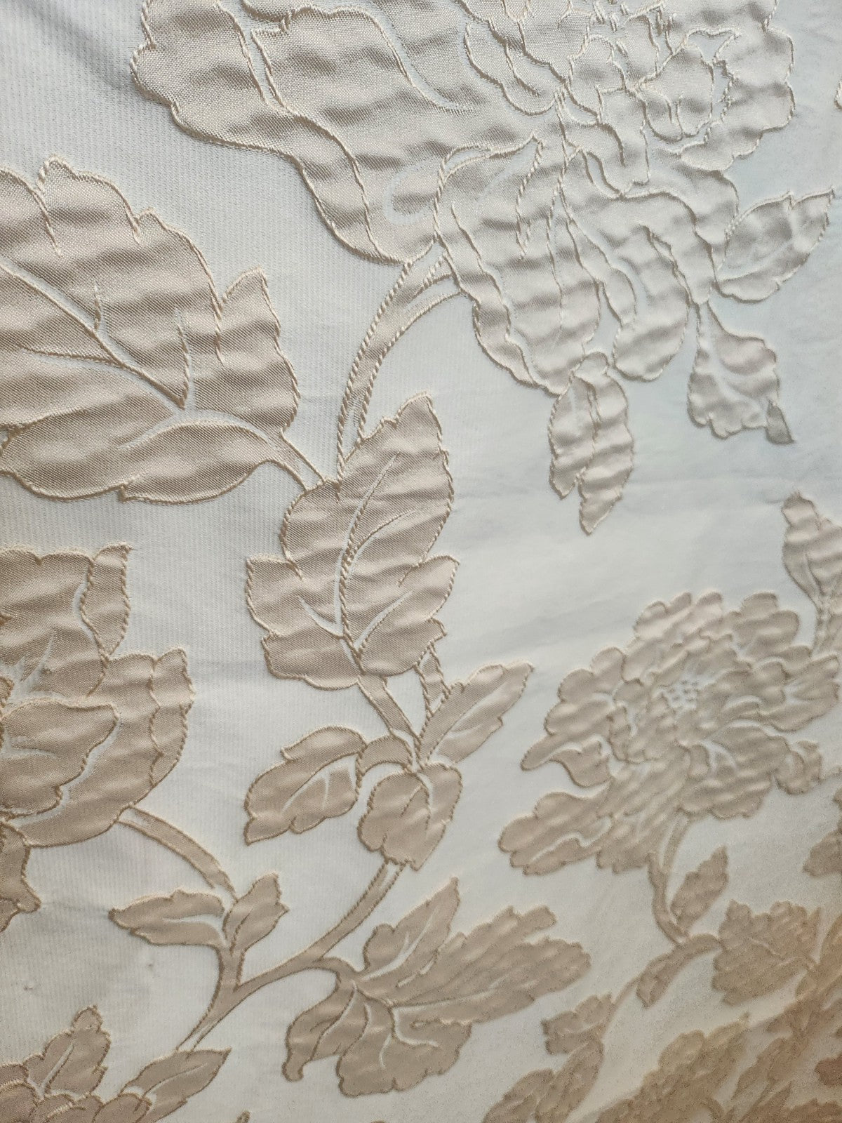 Ancien coupon de tissu damassé beige écru relief 205 cm sur 61 cm B5