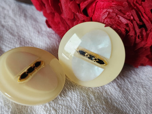 Duo boutons vintage crème coeur nacré inclusion pied 2,2 cm ref 3474