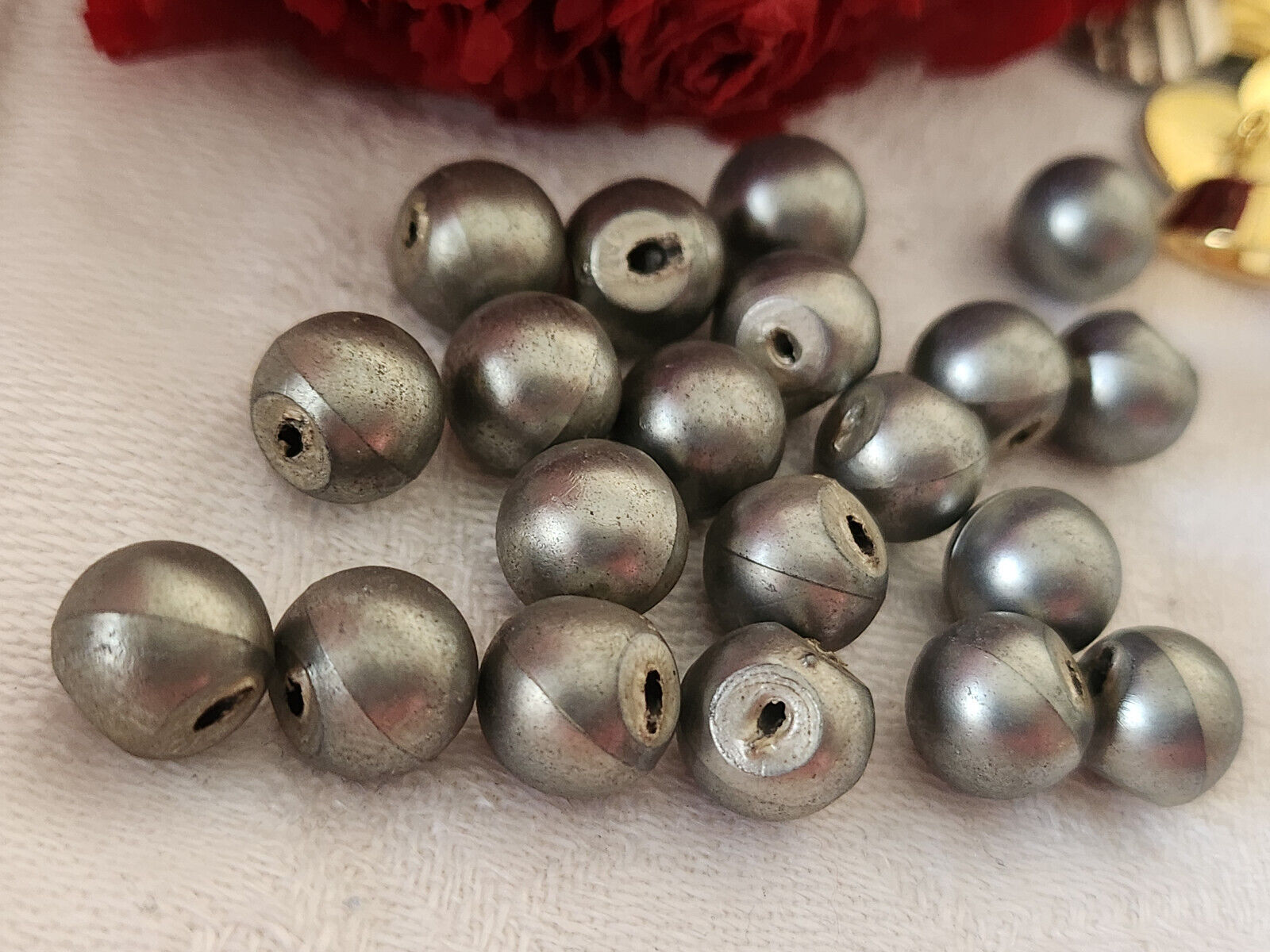 Lot 19 mini boutons vintage boule grise plastique rond 0,9 cm ref 1192