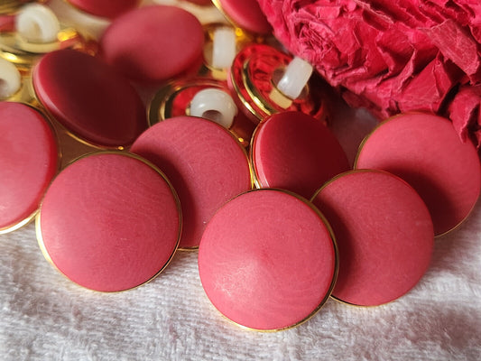 Lot 7 boutons vintage rouge mat veiné pourtour métal pied 1,8 cm ref 5859