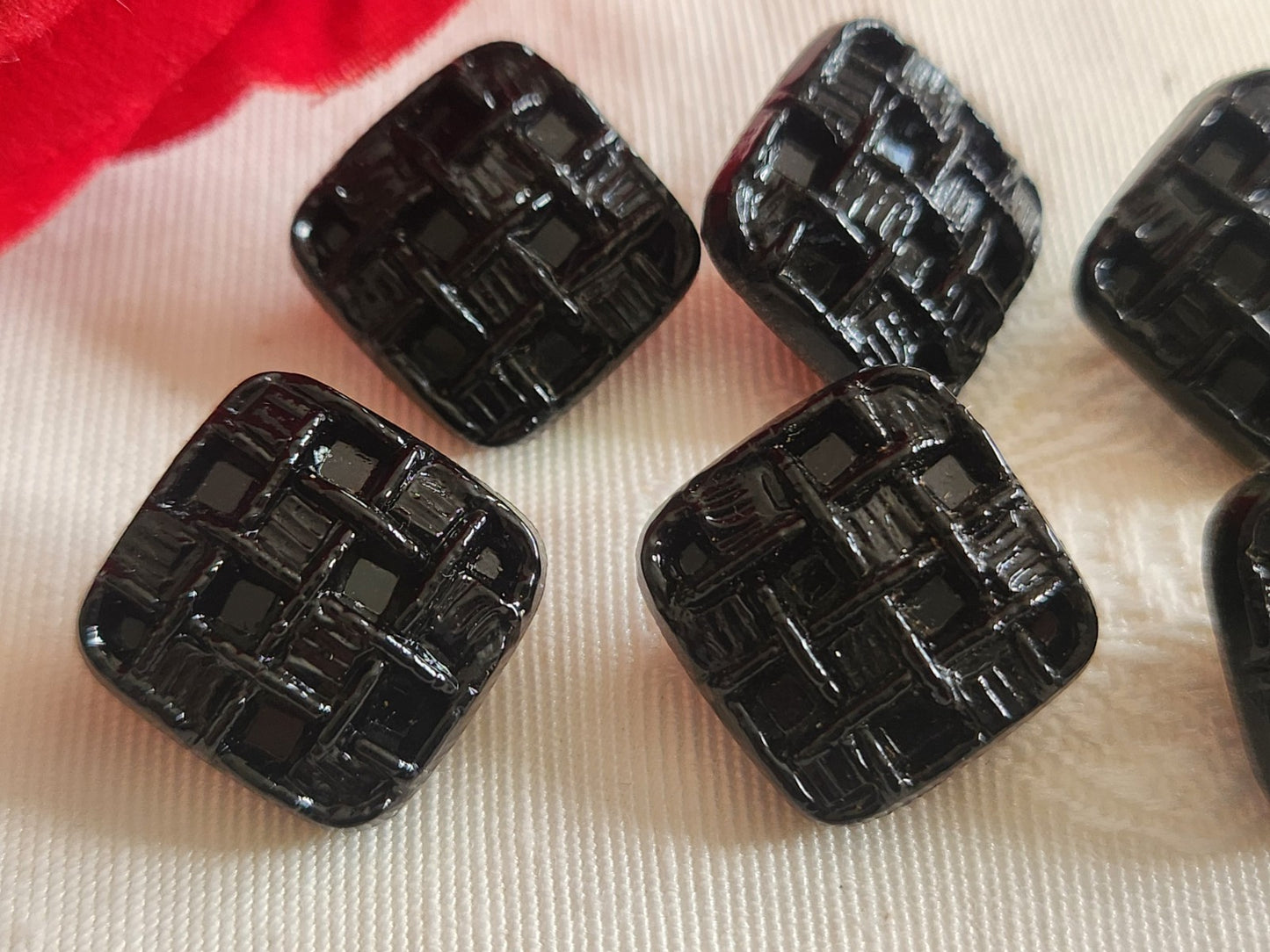 Lot 6 boutons anciens en verre noir 1,5 cm ou 15 mm carré pied ref 6310