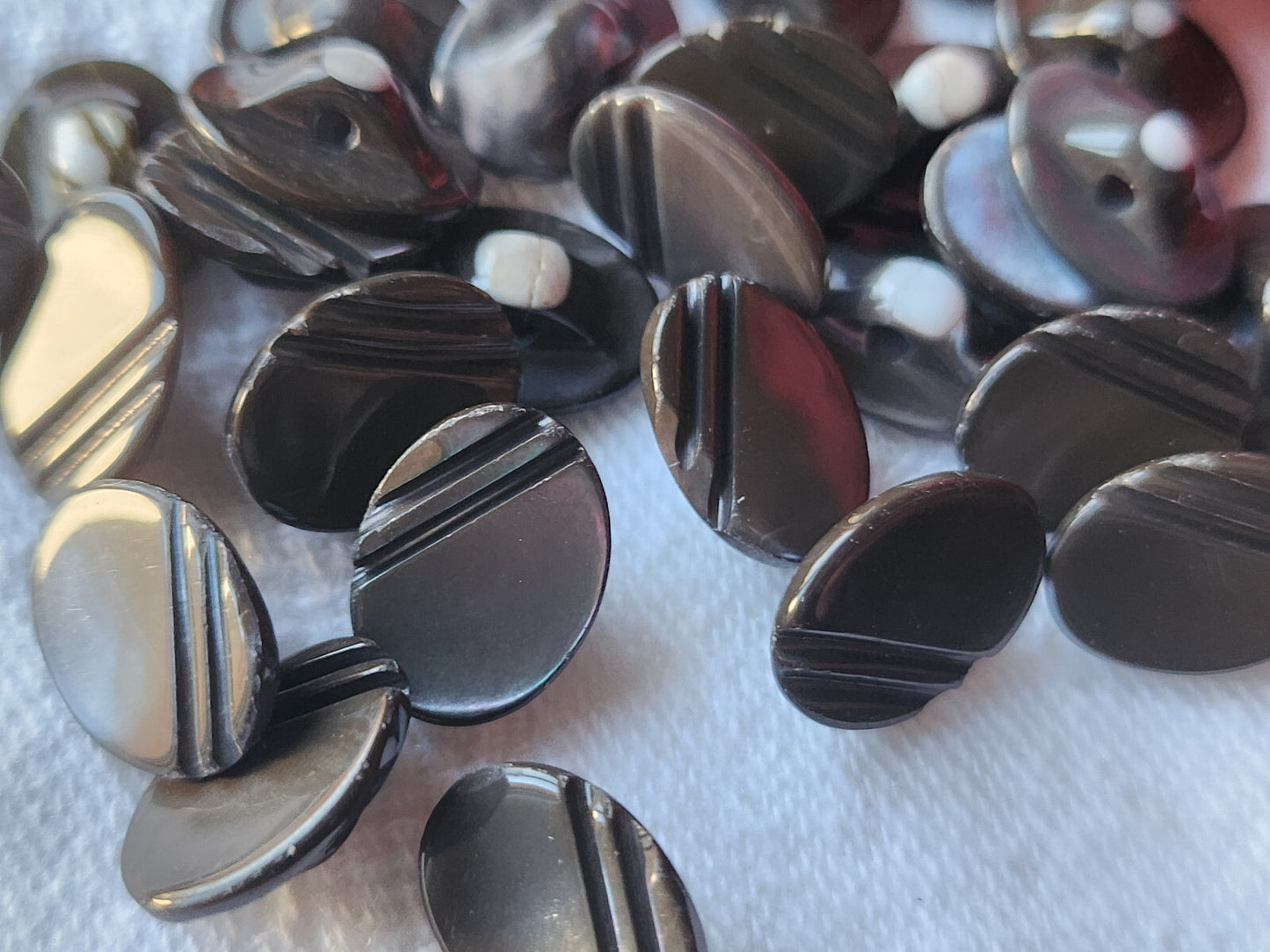 Lot 6 boutons anciens en nacre strié 0,9 sur 1,2 cm gris ovale vintage ref 5365