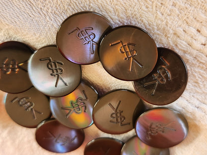 Lot 11 boutons vintage en nacre YSL haute couture gris et marron 1,5 cm ref 6584