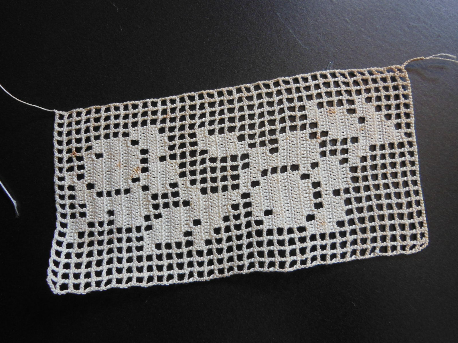 Incrustation ancienne application dentelle rectangulaire 12 sur 6,3 cm T1-42