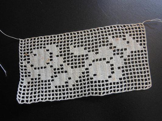 Incrustation ancienne application dentelle rectangulaire 12 sur 6,3 cm T1-42