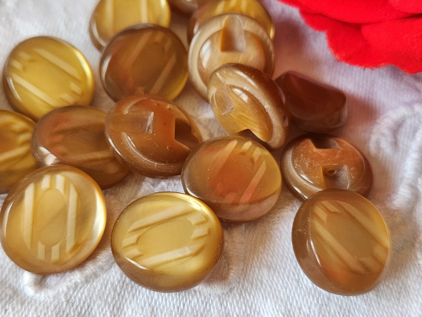 Lot 9 boutons vintage ovale marron clair inclusion pied 1,5 sur 1,7 cm ref 1609