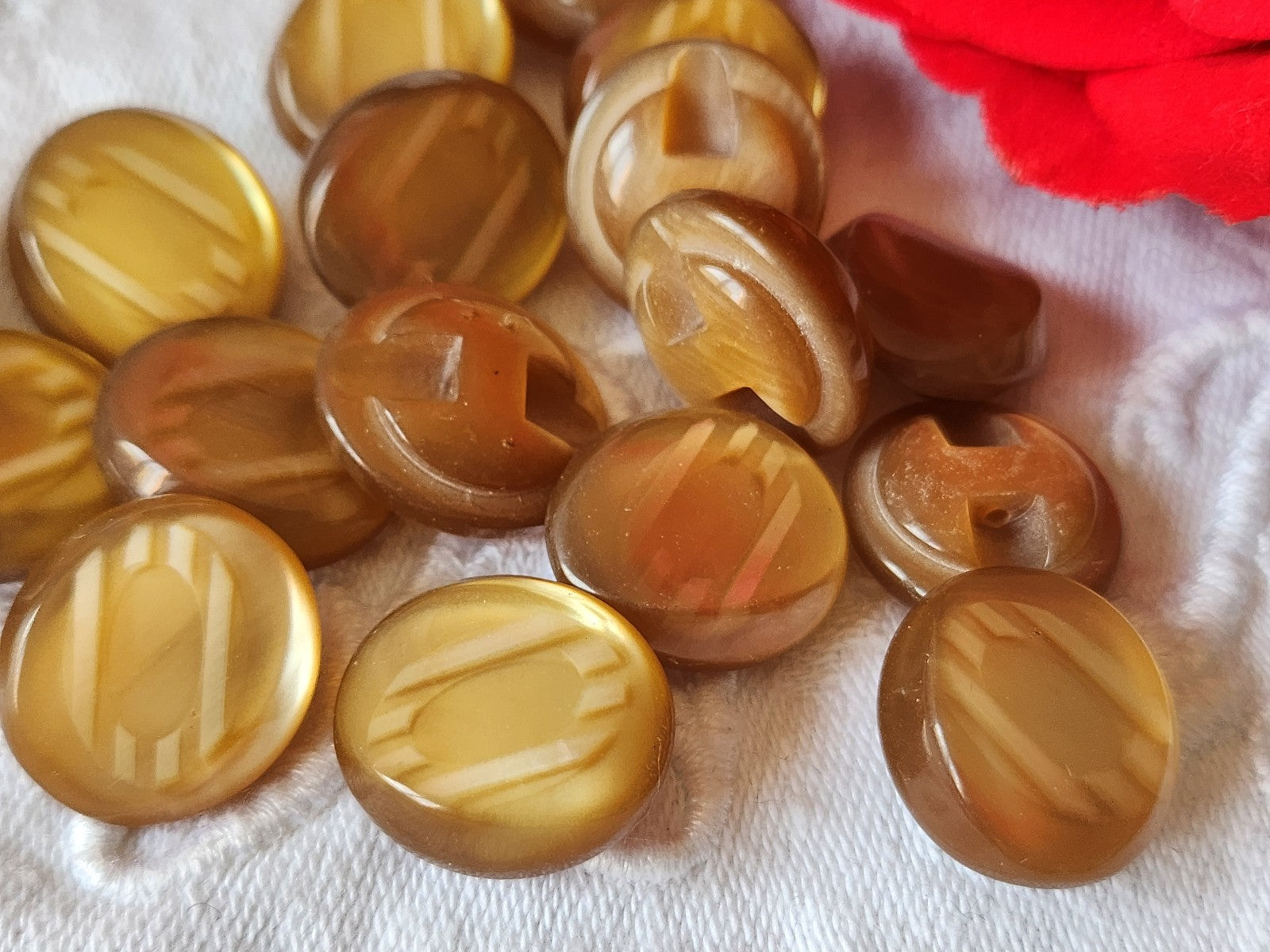 Lot 9 boutons vintage ovale marron clair inclusion pied 1,5 sur 1,7 cm ref 1609