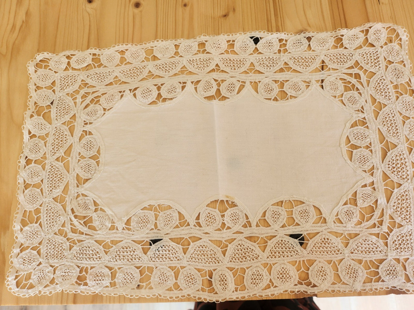 Napperon ancien dentelle rectangulaire 27,5 cm sur 43 cm B7