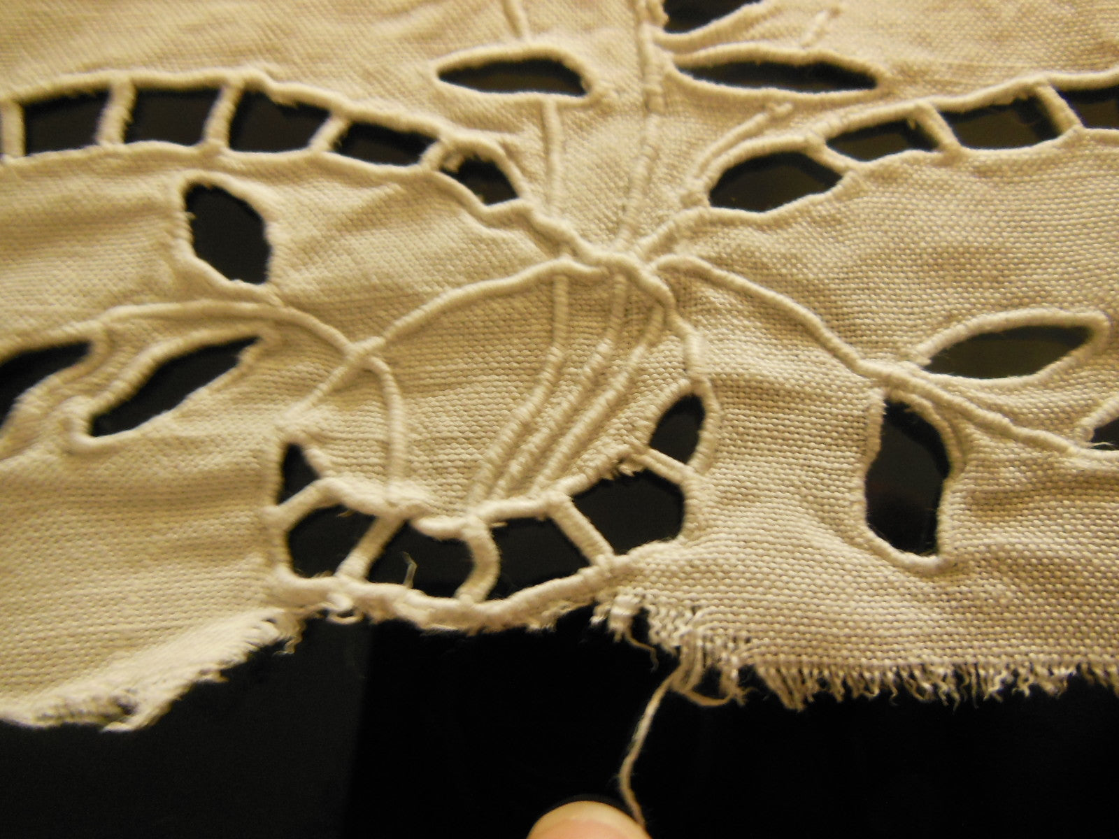Broderie ancienne grosse main ajourée dentelle pour recup incrustation  B7