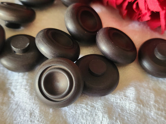 Lot 12 boutons vintage marron mlmat à pied coeur creusé 1,9 cm ref 6063