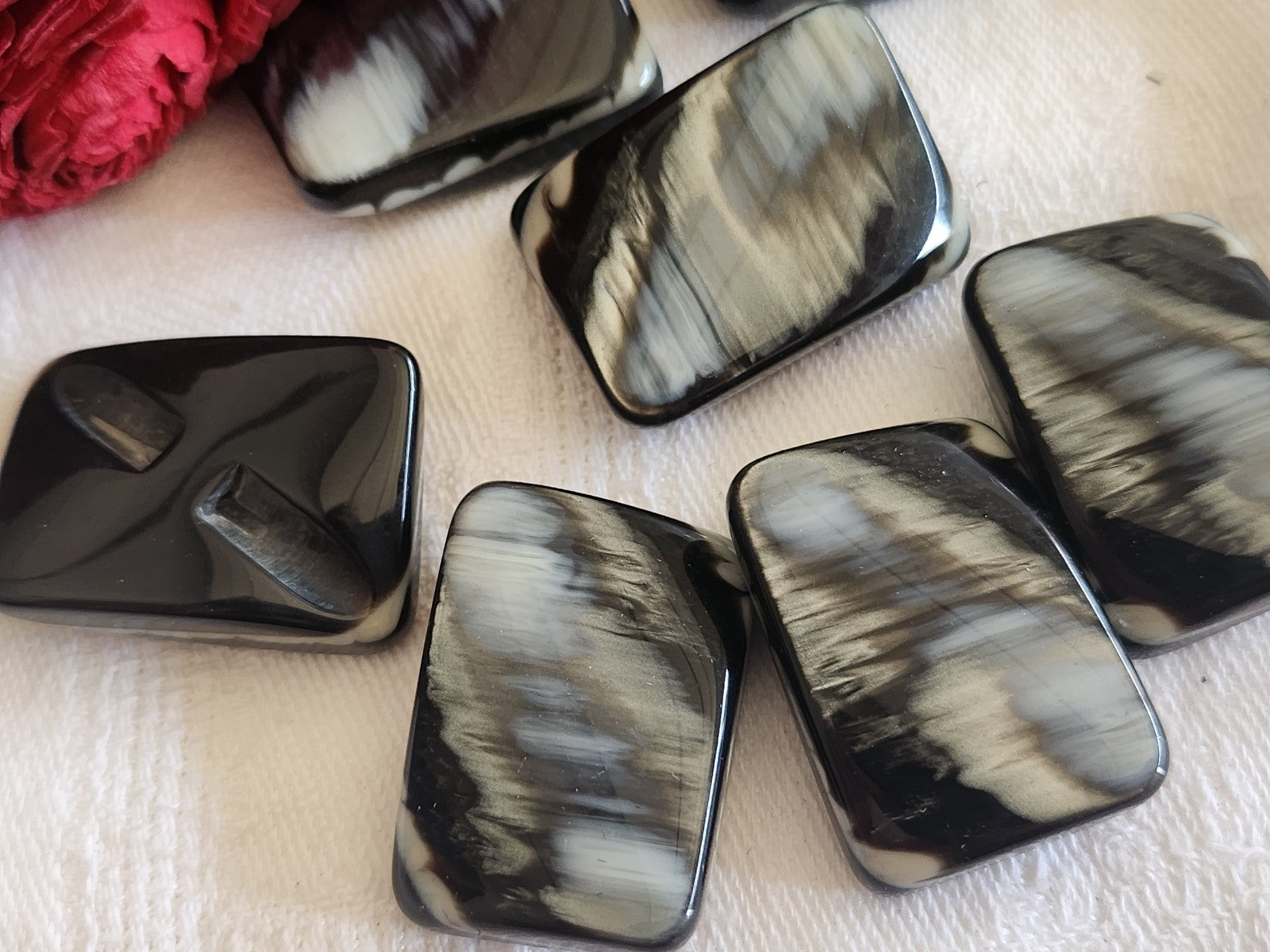 Lot  8 gros boutons vintage noir reflet nacré 2 sur 2,8 cm pied ref 891