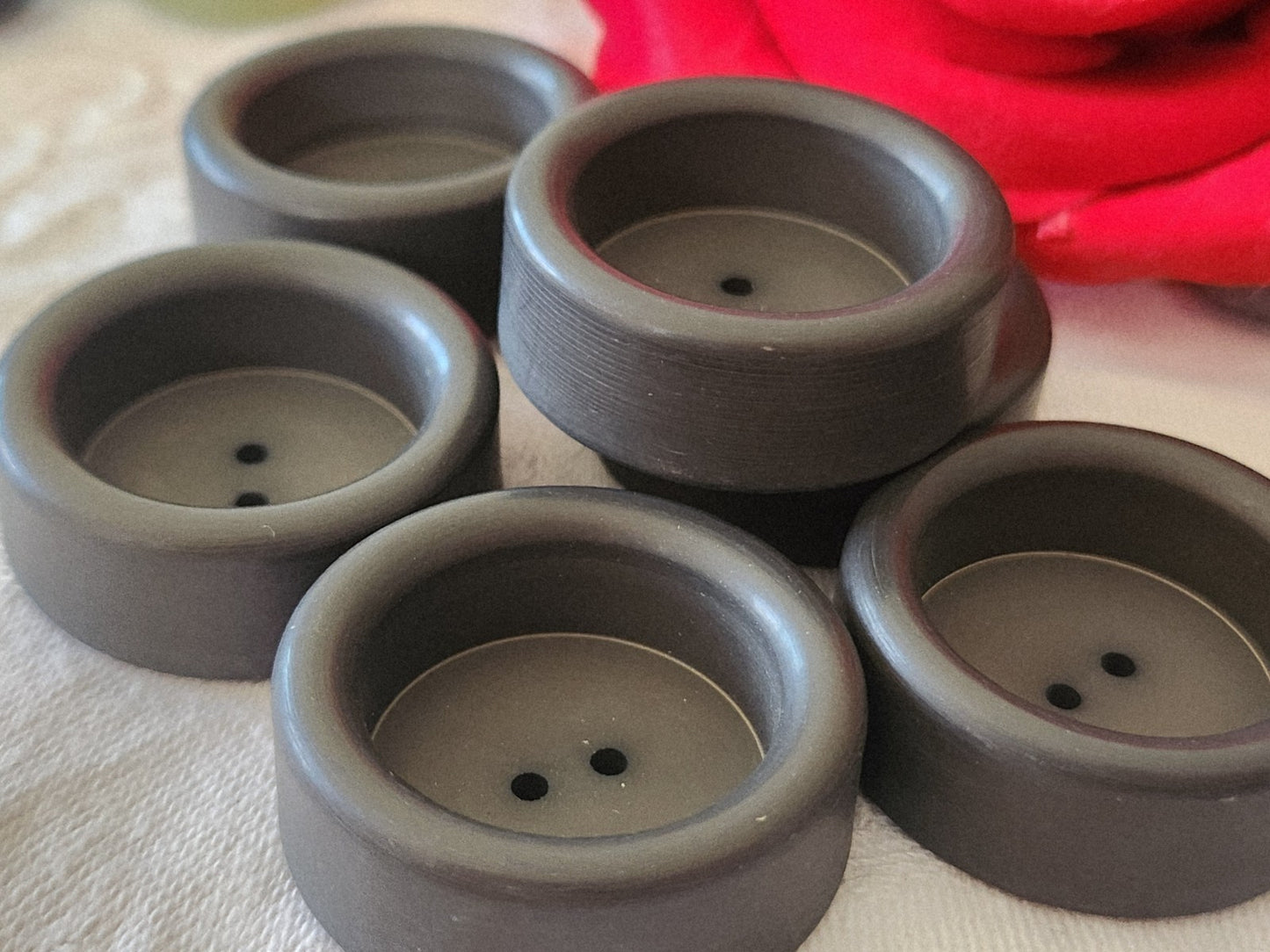 Lot 6 énormes boutons vintage gris mat foncé trés haut 3,4 cm ref 3895