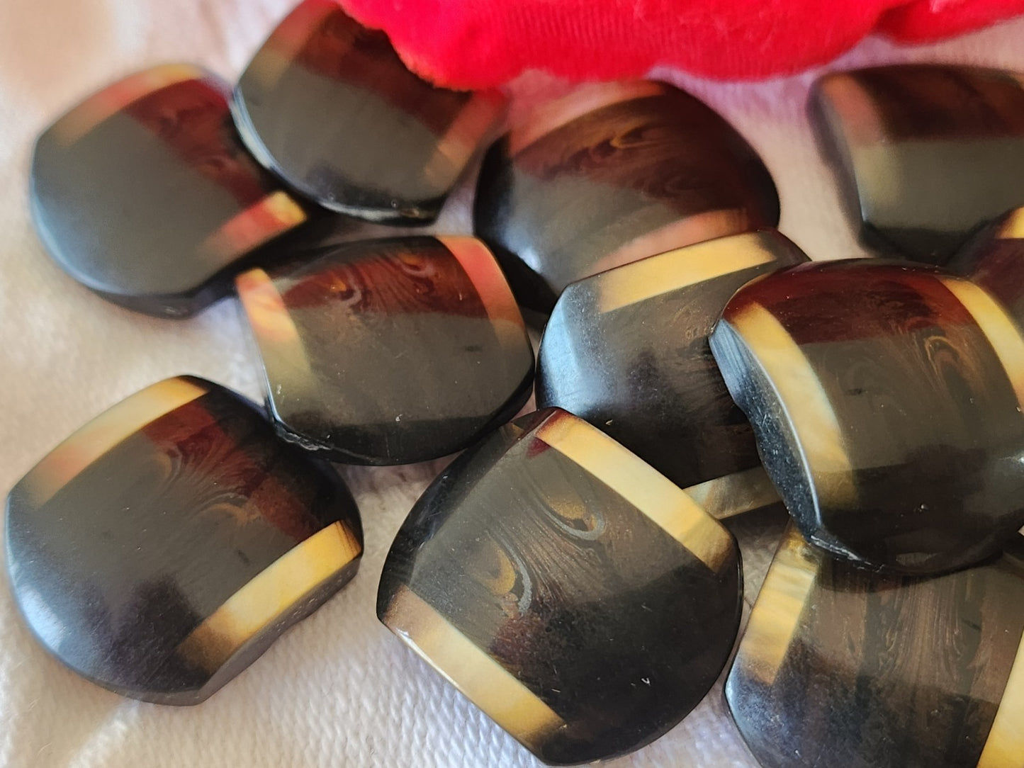 Lot 6 boutons vintage marron lumineux 1,5 cm sur 2 cm ref 3843
