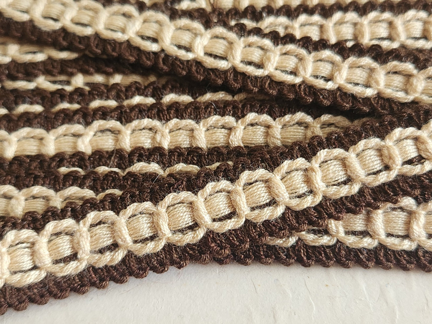 Galon vintage beige marron sur plaque 6 m 70 sur 1,8 cm A5