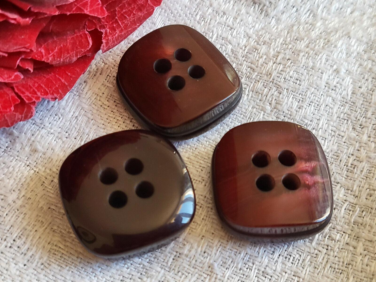 Trio boutons vintage rouge scintillant épais  2 cm ref 5470