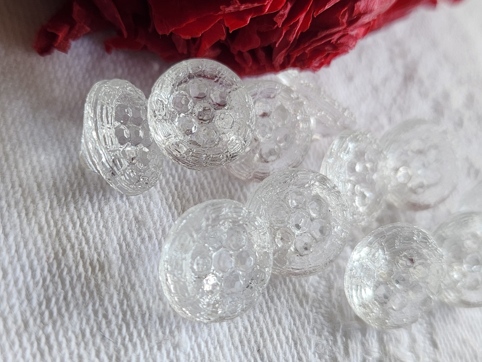 Lot 10 boutons anciens en verre transparents mini  1,1 cm pied ref 1097