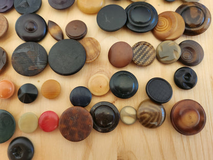 Lot 100 boutons anciens en corozo à pied 1 cm à 2 cm N°3 T10