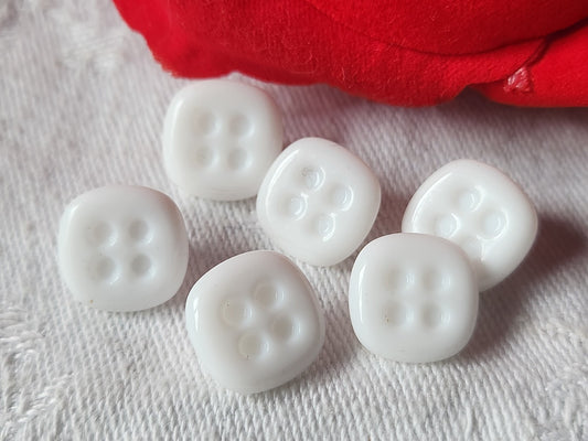 Lot 6 boutons vintage en verre blanc carré 1,2 cm ref 5146