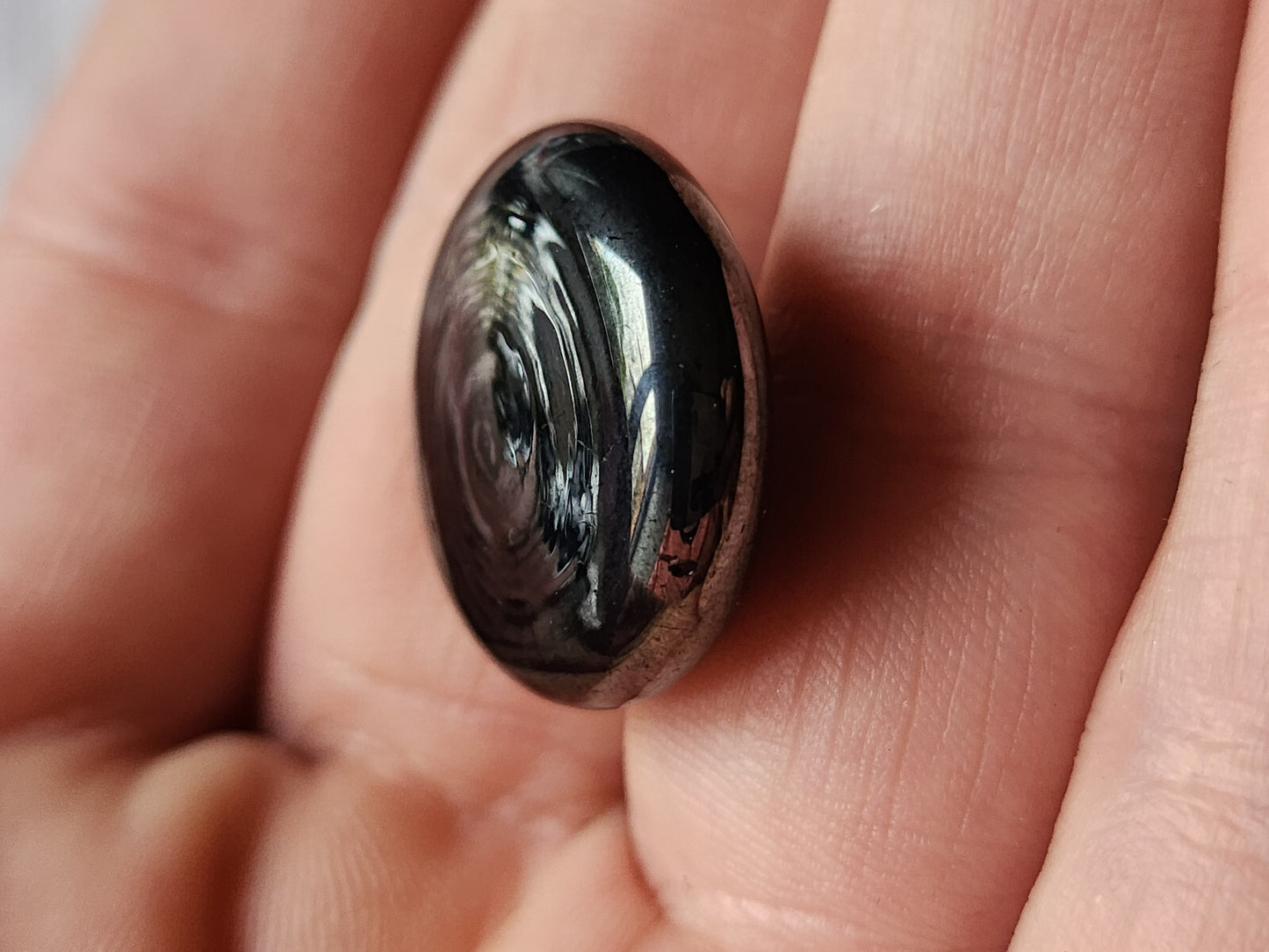 Epais bouton ancien en verre hematite pied métal 2,2 cm  G11J
