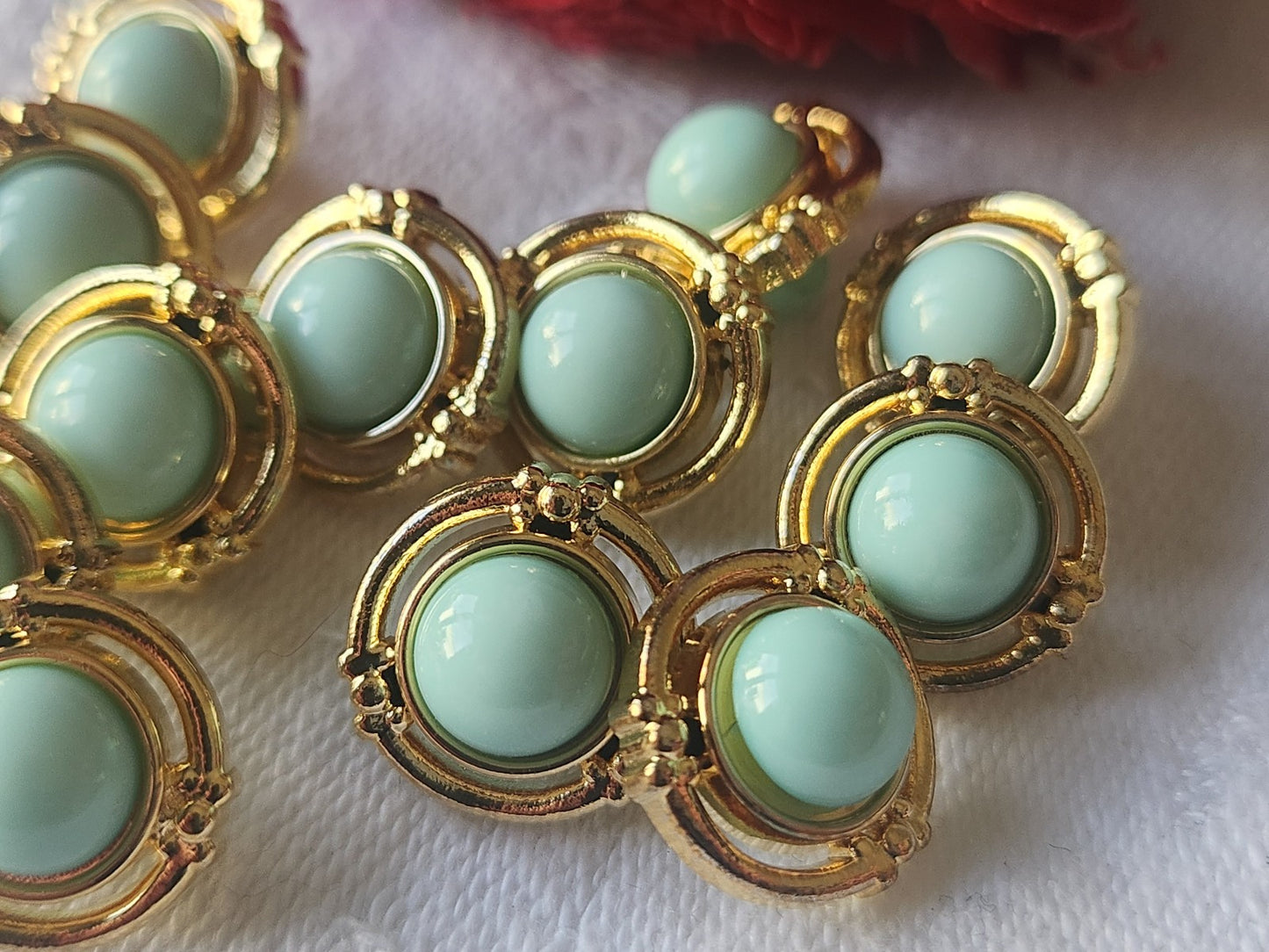 Lot 12 boutons acryique doré pied kitch 1,3 cm pied ref 3697