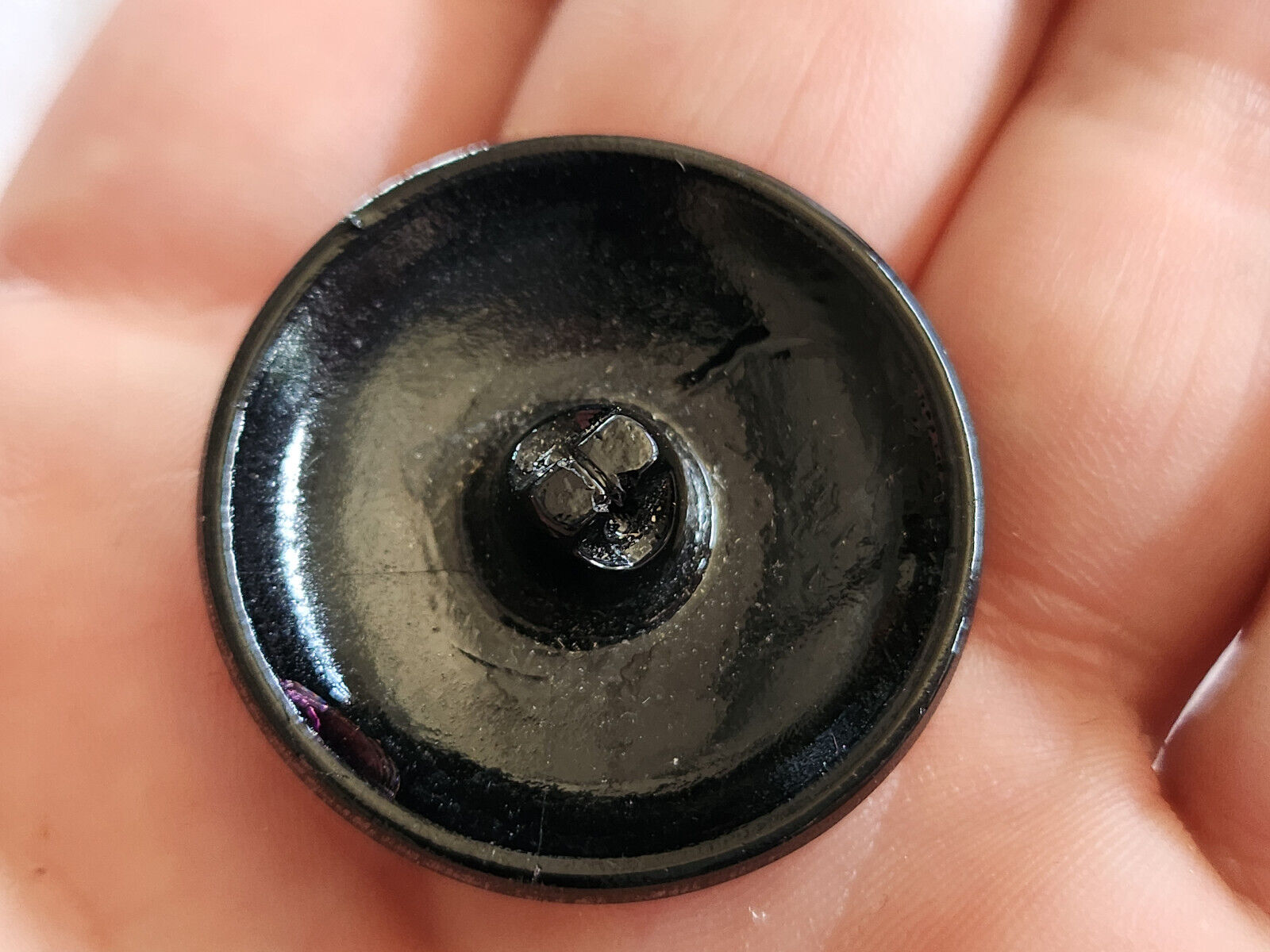 Enorme bouton ancien en verre noir facette à pied 3 cm D17H