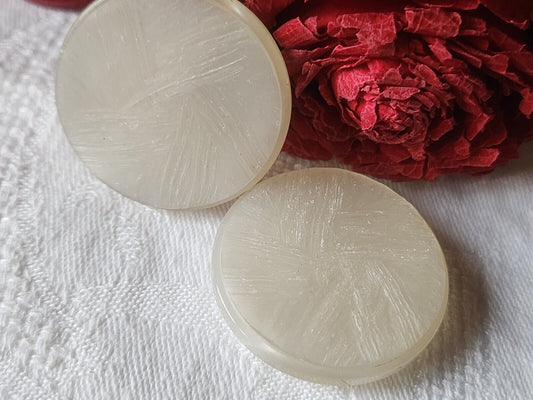 Duo  gros boutons vintage blanc creme travaillé veste à pied 3,4 cm ref 1122