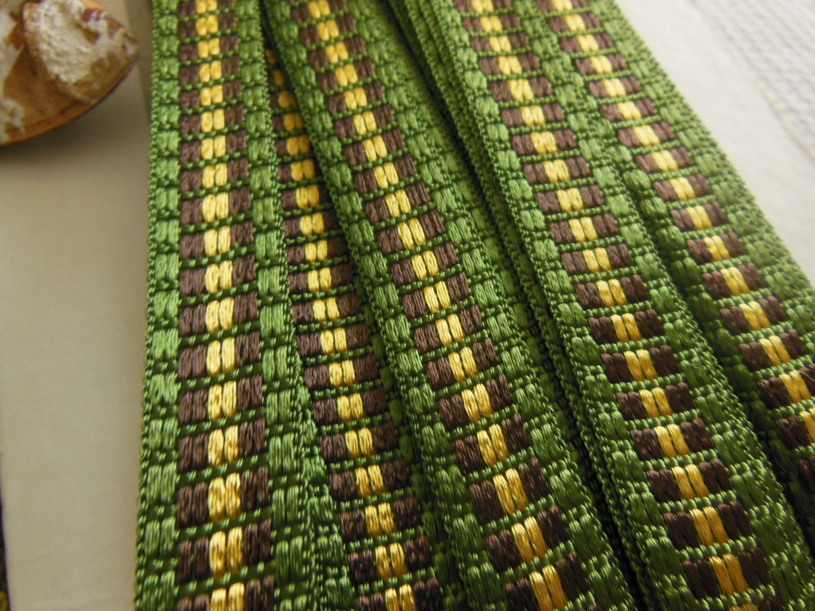 Galon lumineux vintage doré vert marron satiné  4 mètres sur 1,5 cm  A2