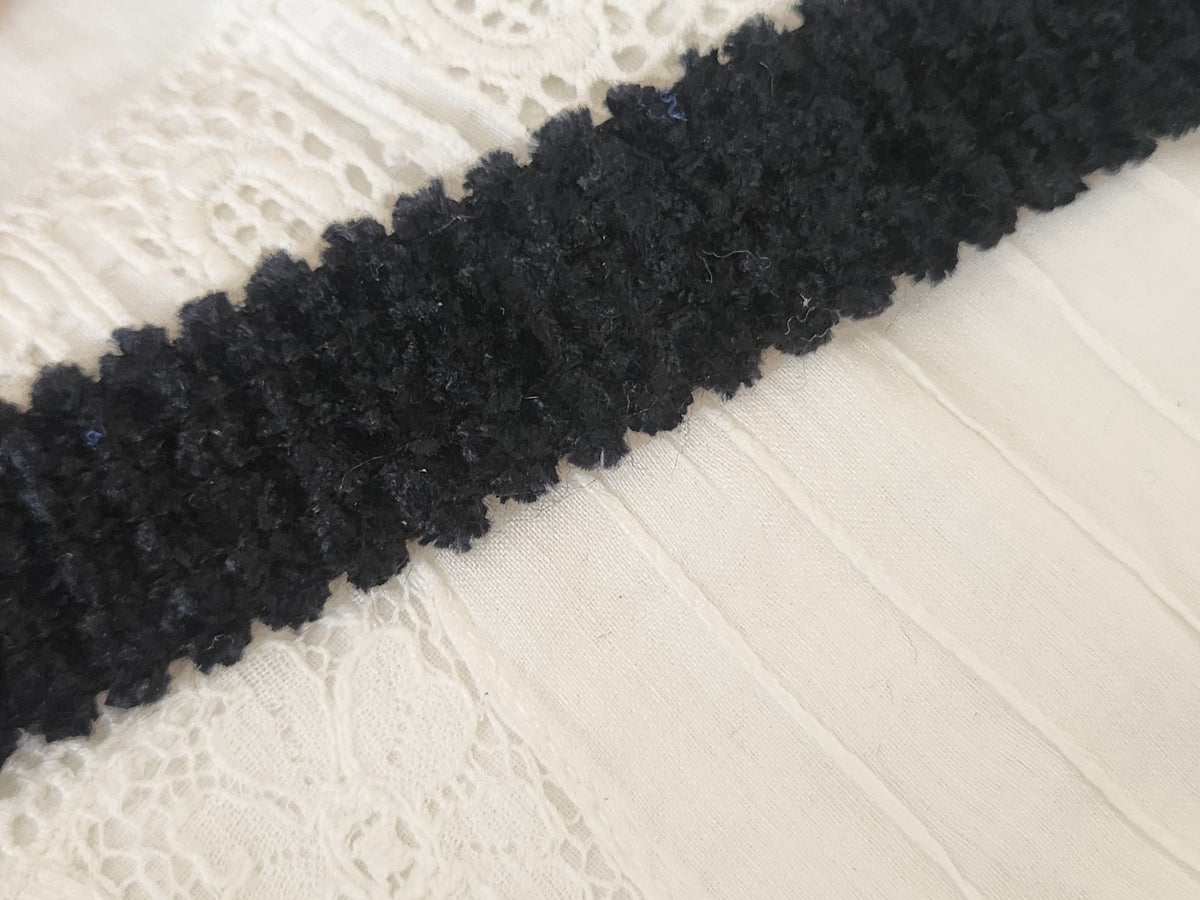 Galon noir style chenille 5 métres sur 2,3 cm made  in France A3