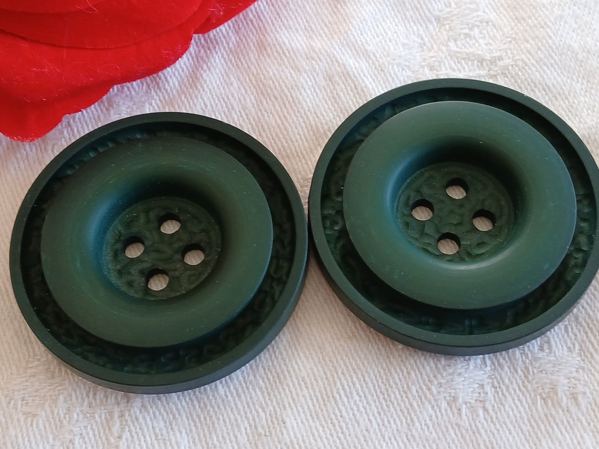 Duo énormes boutons vintage vert mat motif relief  4,4 cm XXL 44 mm ref 6462