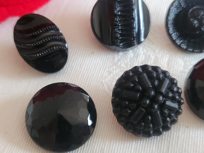 Lot 6 boutons anciens vintage  en verre noir  panaché 1,7/1,8 cm ref 6239