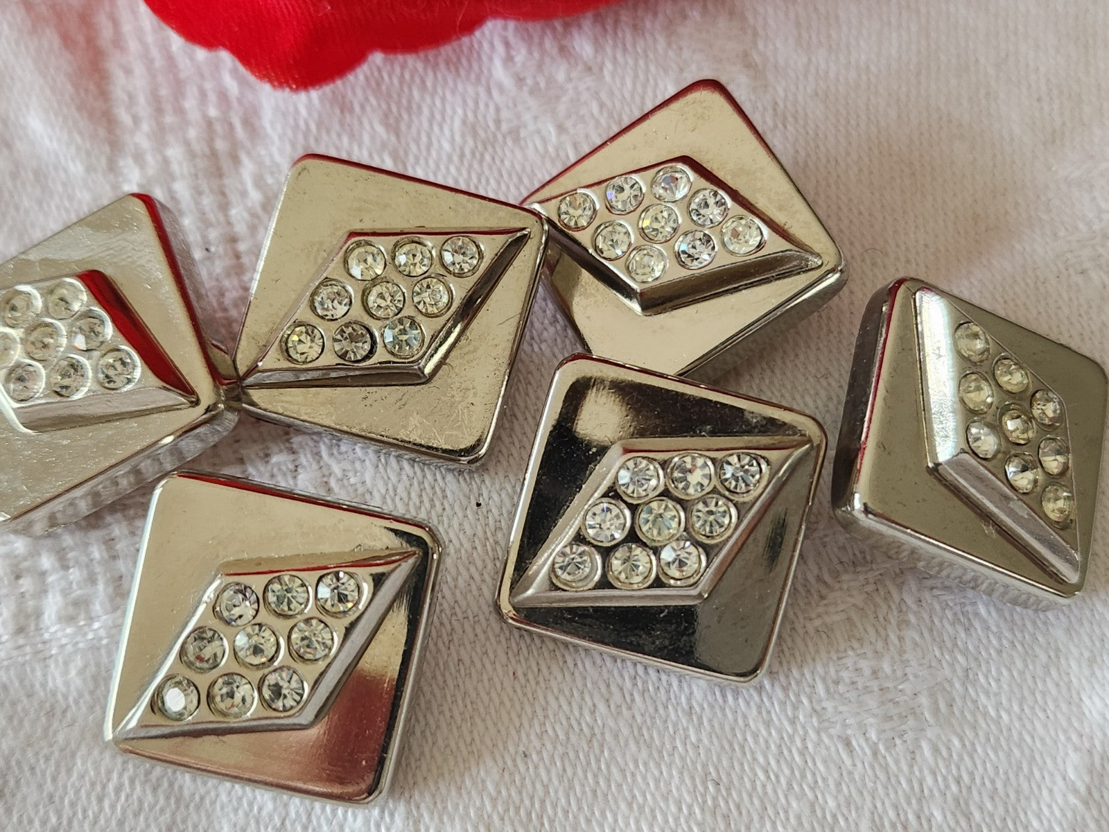 Lot 6 boutons  acrylique et strass en verre pied carré 1,6 cm  ref 6008