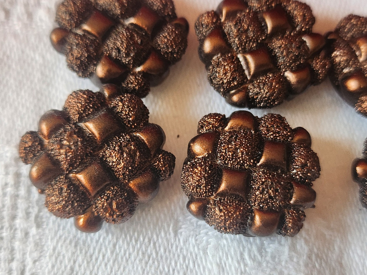 Lot 6 boutons vintage en résine marron tablette pied 1,7 cm motif carré ref 1442