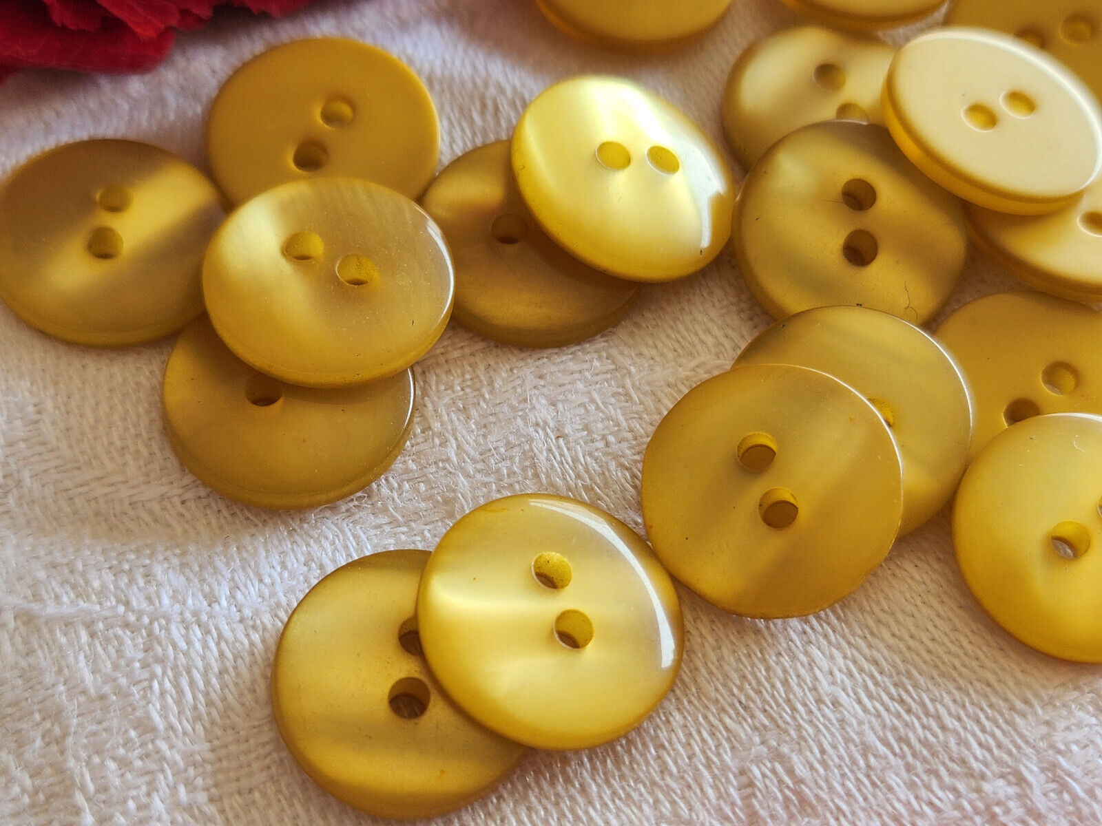 Lot 17 boutons vintage jaune style  iminacre 1,5 cm ref 3074