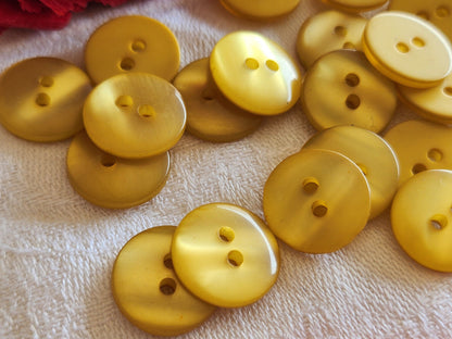 Lot 17 boutons vintage jaune style  iminacre 1,5 cm ref 3074