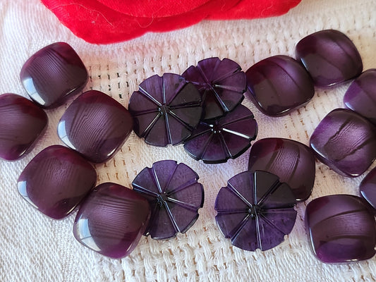 Lot 17 boutons vintage violet 3 séries pieds 1,5 et 1,8 cm réf 3981