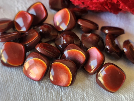 Lot 18 mini  boutons vintage à pied jolis marron /lie de vin   1 cm ref 5264