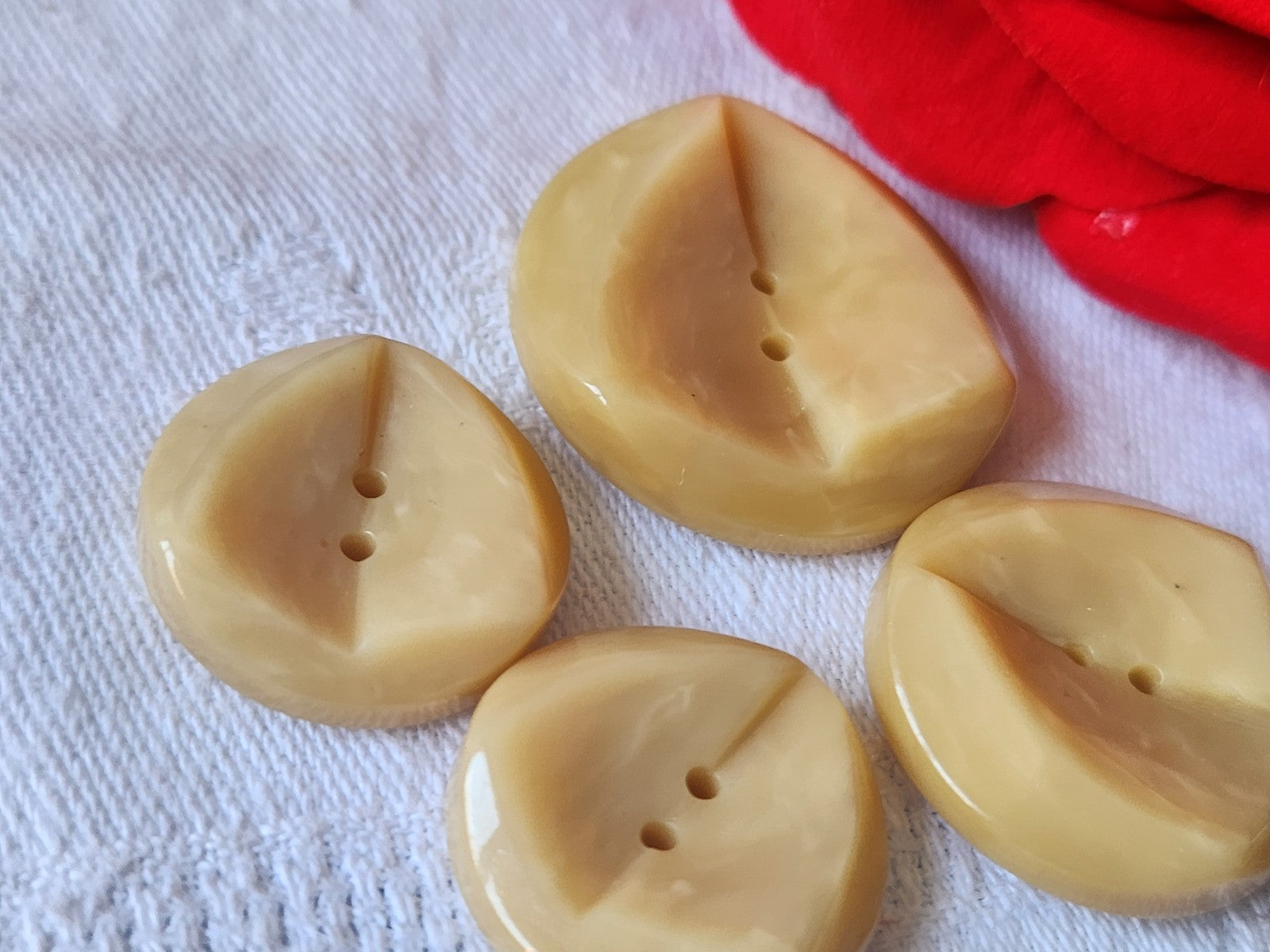Lot 4 boutons vintage marbré 2,2 à 3 cm relief motif ref 3839