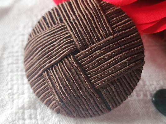Enorme bouton ancien en  passementerie marron vintage pied 4,6 cm ref 2973