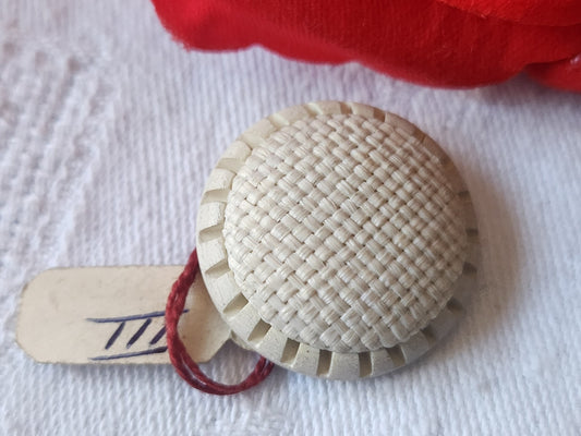 Boutons ancien passementerie créme  étiquette pied  2,4 cm D3J