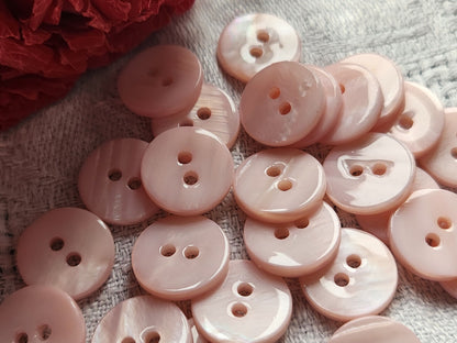 Lot 11boutons vintage en nacre rose tendre  à trous 1,1 cm ref 248