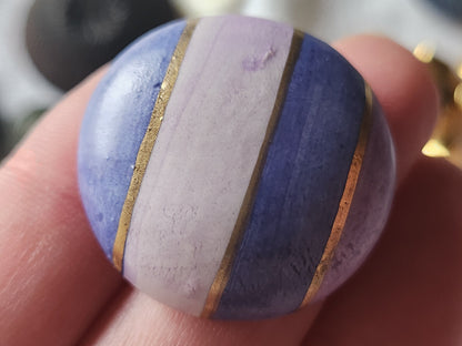 Enorme bouton vintage céramique parurier collection 3,3 cm pied violet D3F