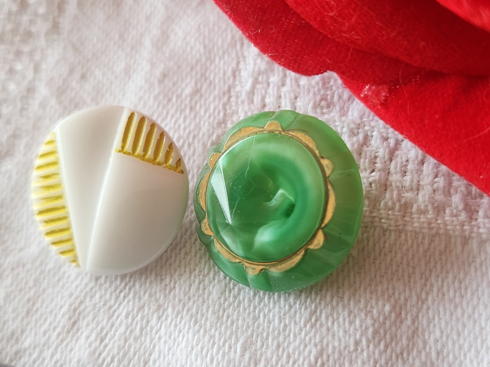 Duo boutons en verre vintage jaune vert 1,7 et 1,8 cm G2I