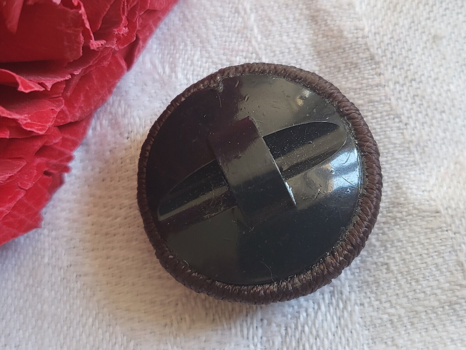 Bouton ancien en passementerie pied marron  cœur noir doré 2,5 cm G11F