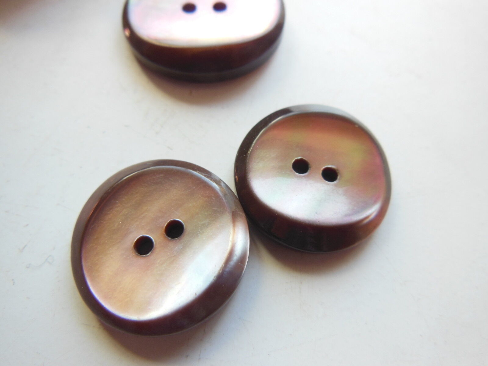 Trio boutons marron en nacre vintage diamètre 2,1 cm et 1,8 cm D3P