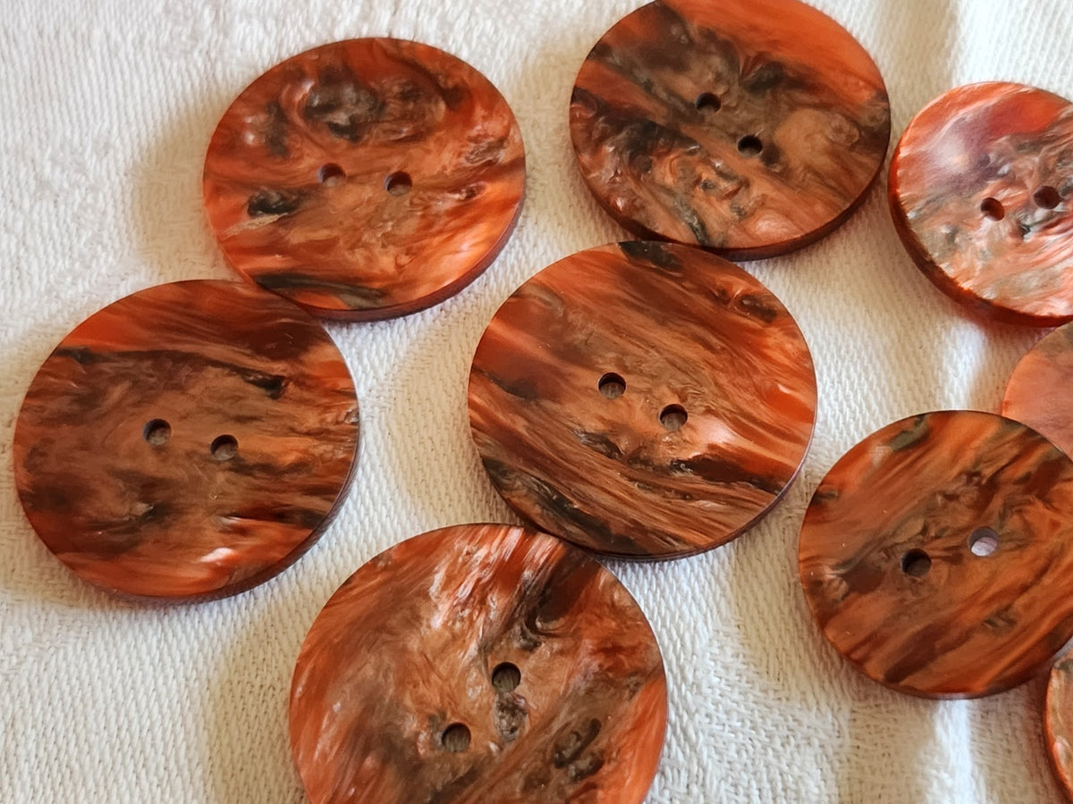 Lot 10 boutons vintage rouge camaïeu nacré 21 mm et 27 mm ref 6562
